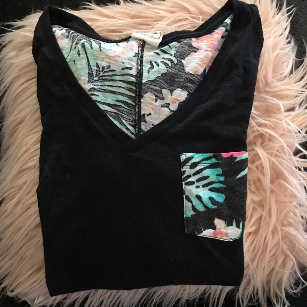 Very cute t shirt . Perfect for summer